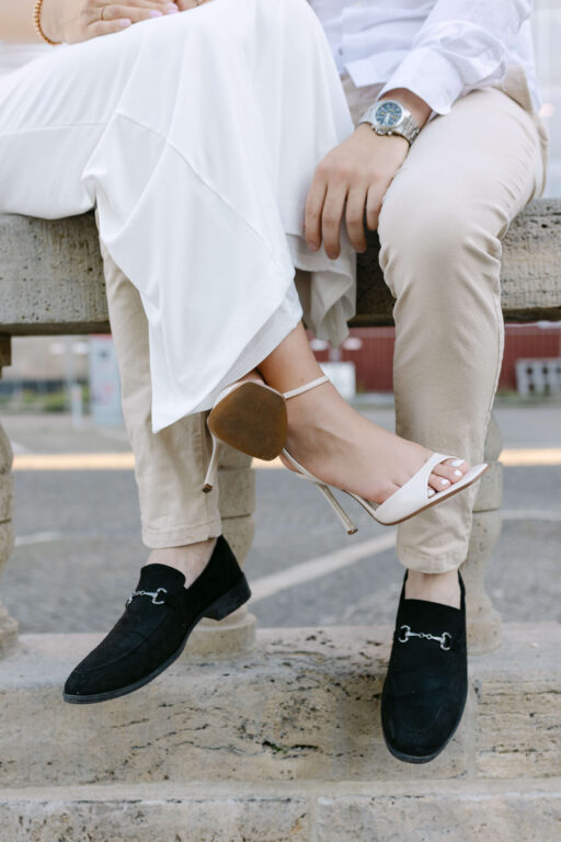 brautpaar closeup schuhe