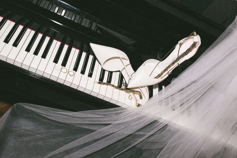 schuhe auf klavier 1