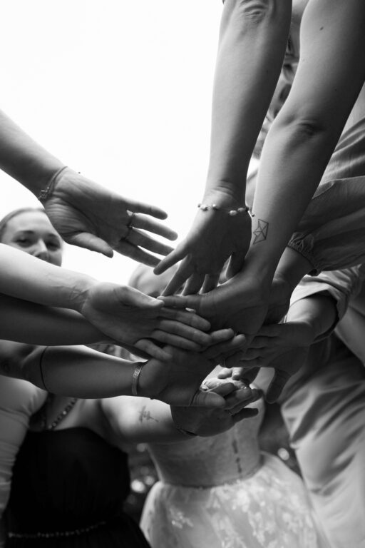 brautjungfern haende zusammen sw