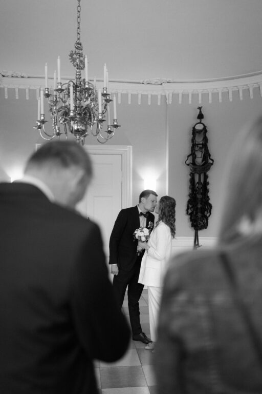 brautpaar schloss beobachtet