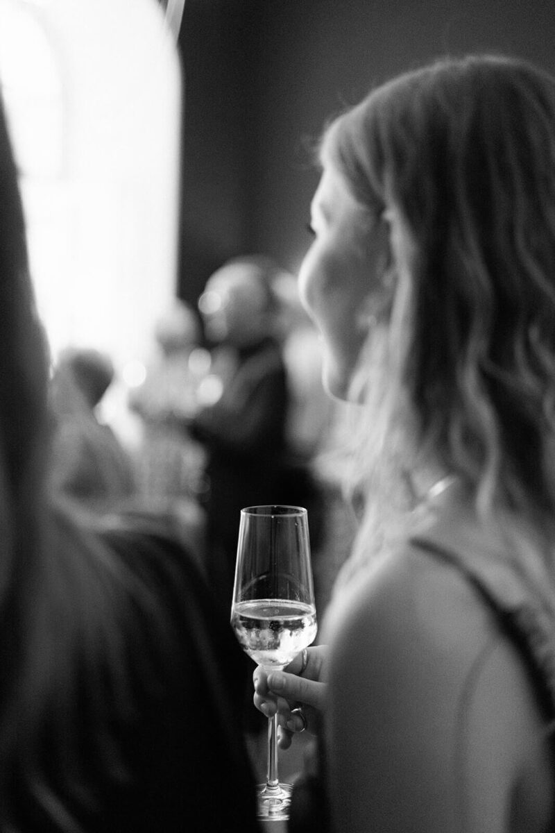 gast haelt sekt sw 1